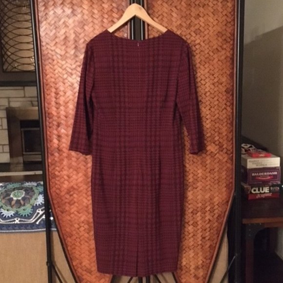 Luxurious Pomegranate Red Houndstooth Velvet Burnout Midi Shift Dress - Picture 4 of 9